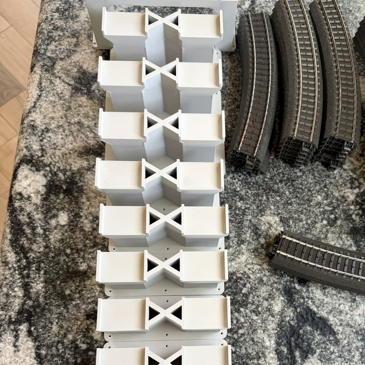 Pillar - Dual Track, X-Brace — real print photo 1