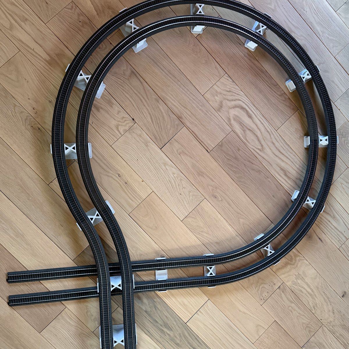 Pillar - Dual Track, X-Brace — real print photo 2