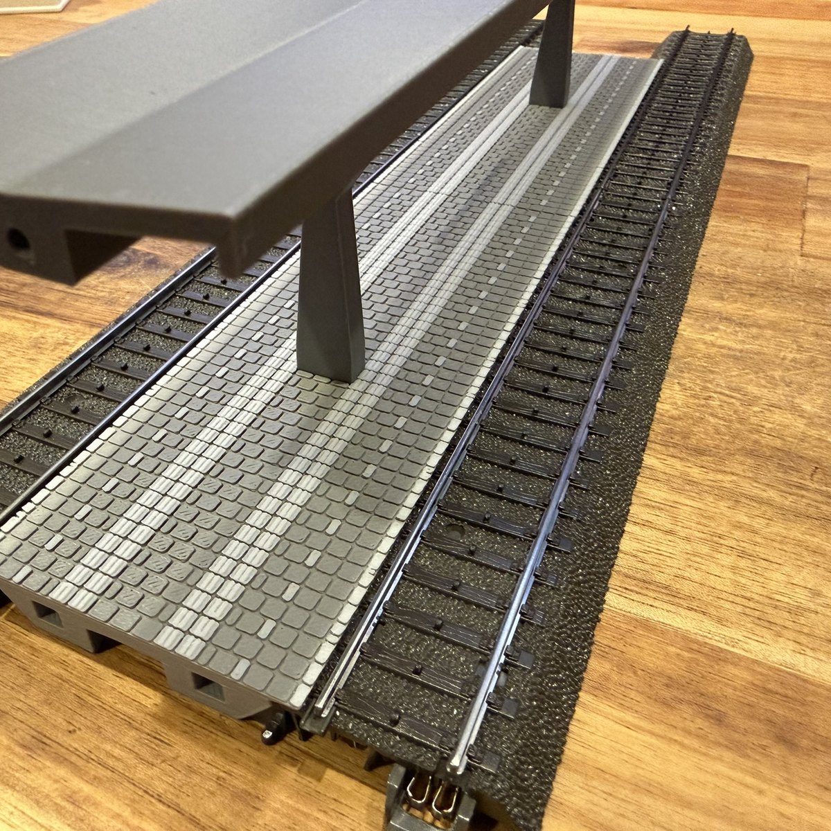 Real print: the V roof end and pillar with the tiled deck running between the tracks